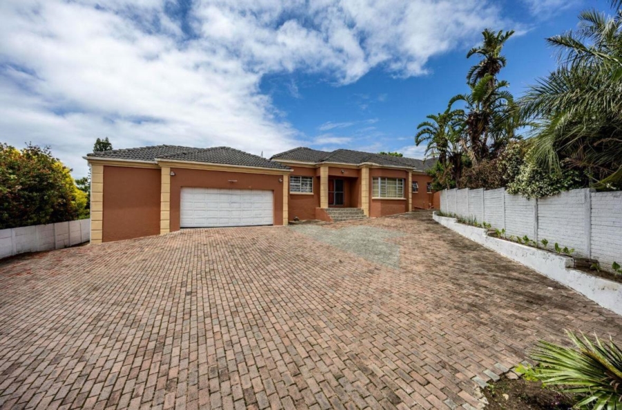 5 Bedroom Property for Sale in Beacon Bay Eastern Cape